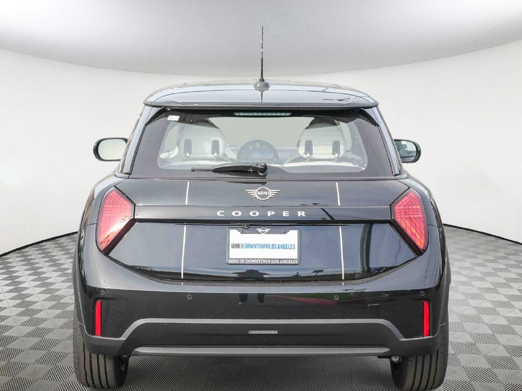 Used 2026 MINI Cooper 2-Door Hardtop FWD image 7