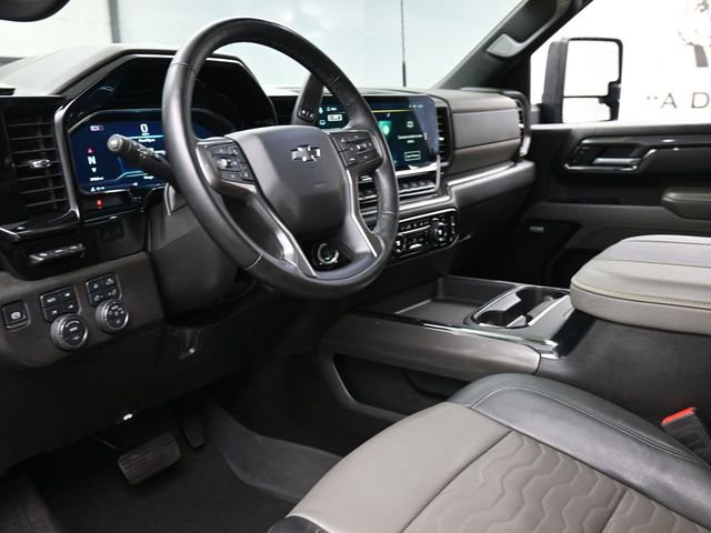 Used 2024 Chevrolet Silverado 2500 ZR2 w/ Technology Package image 14