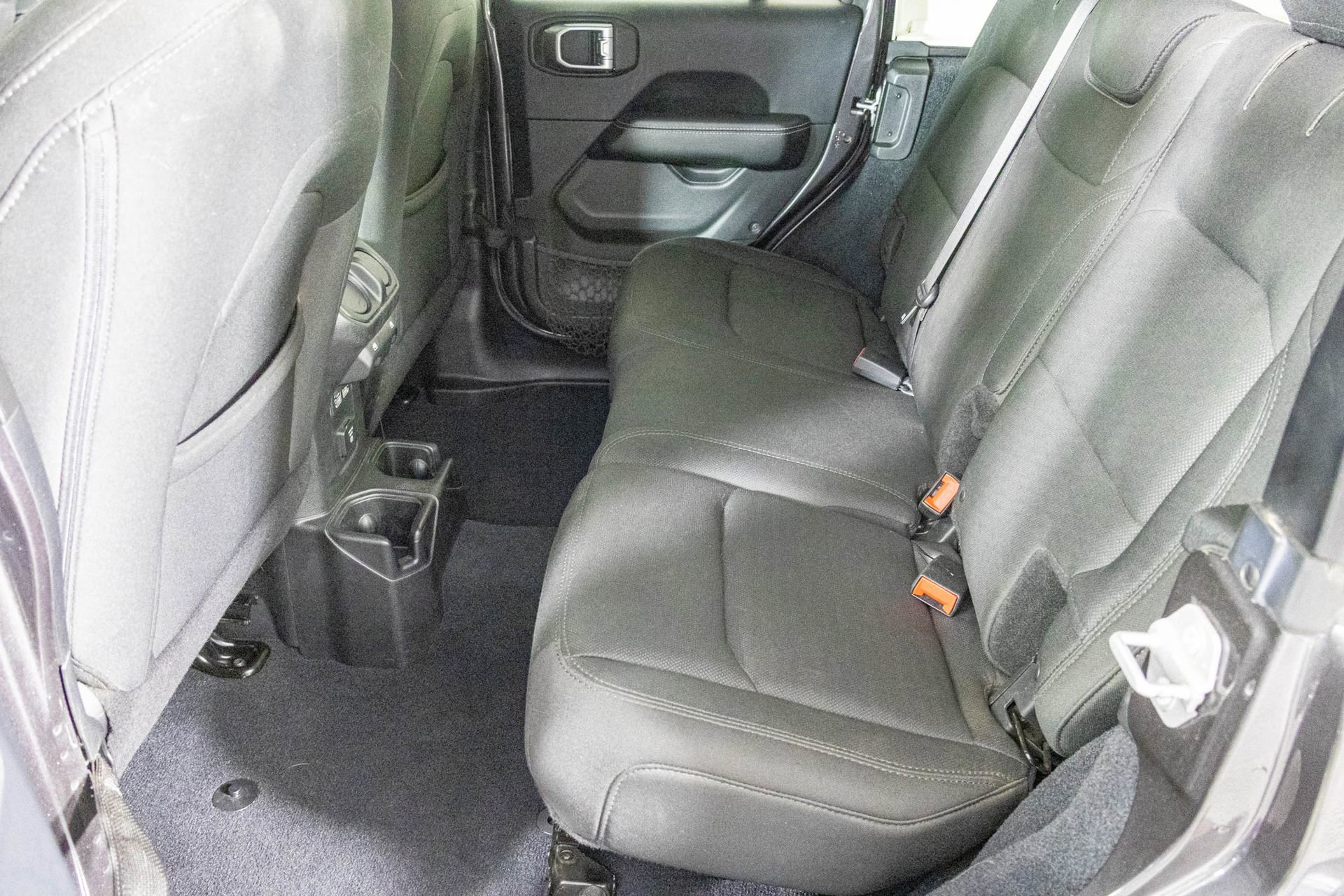 Used 2018 Jeep Wrangler Unlimited Sahara image 28