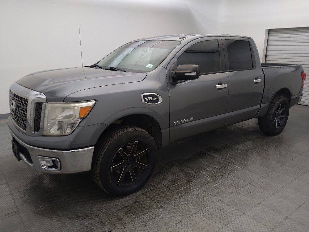 Used 2017 Nissan Titan SV RWD image 2