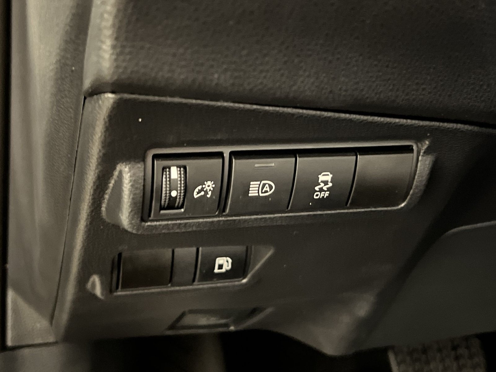 Used 2024 Toyota Corolla Cross AWD Hybrid image 31