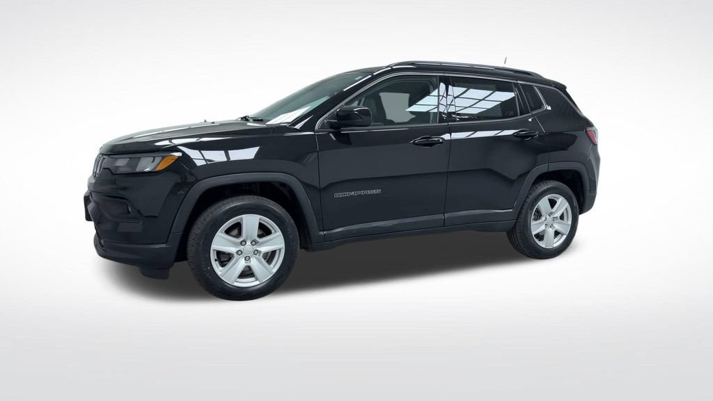 Used 2022 Jeep Compass Latitude w/ Sun and Sound Group AWD/4WD image 4