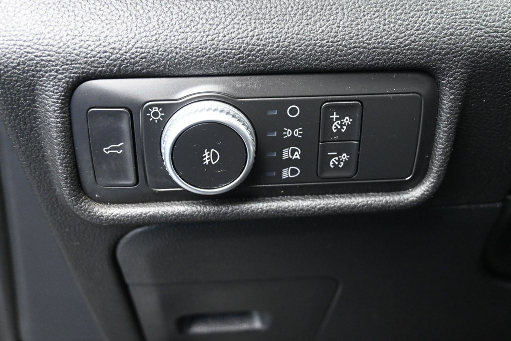Used 2020 Ford Explorer XLT w/ Equipment Group 202A RWD image 11