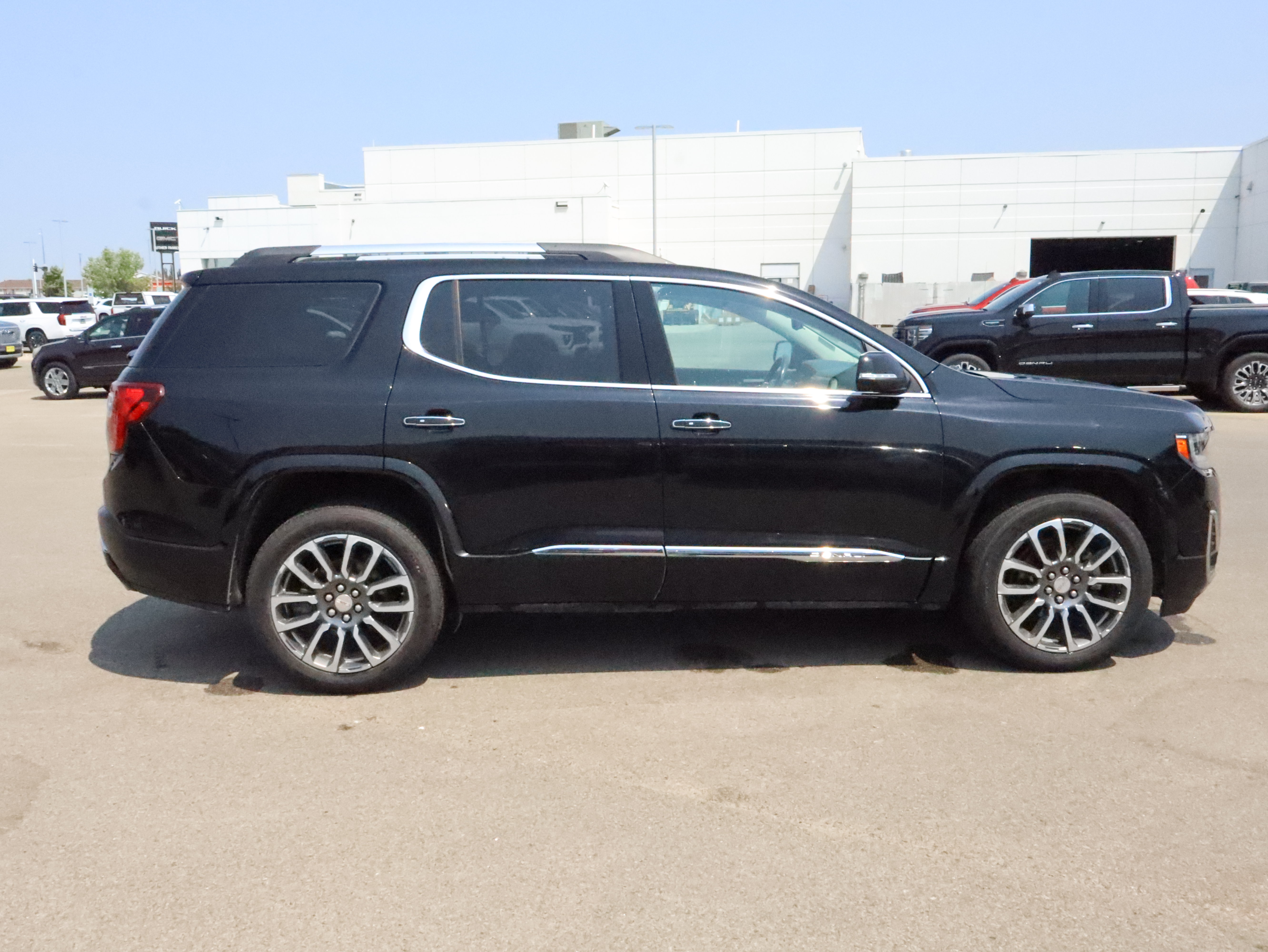 Used 2020 GMC Acadia Denali w/ Trailering Package AWD/4WD image 8