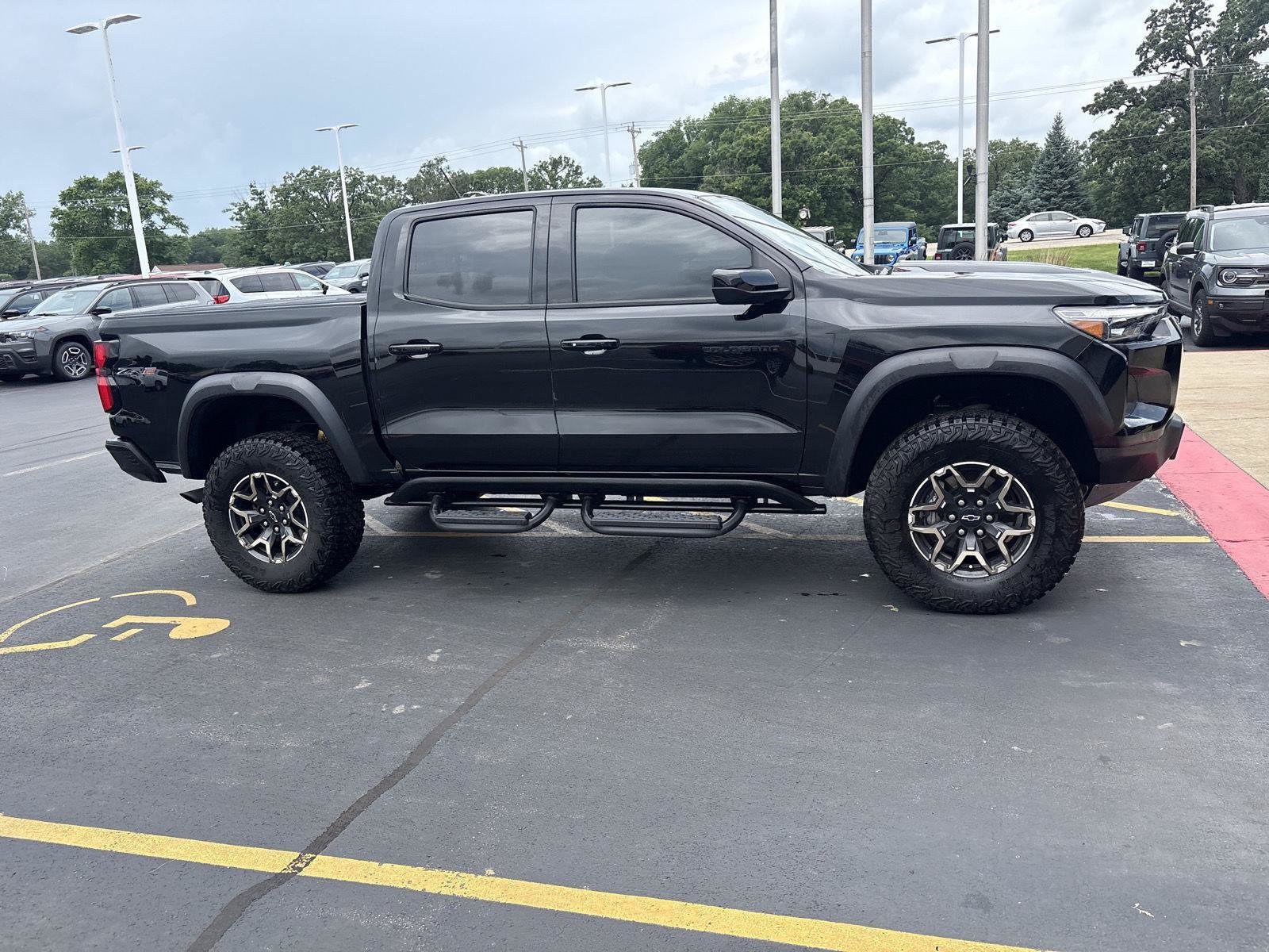 Used 2023 Chevrolet Colorado ZR2 w/ ZR2 Convenience Package III AWD/4WD image 5