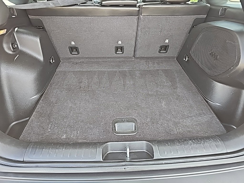 Certified 2021 Jeep Cherokee Latitude Plus w/ Sun & Sound Group image 19