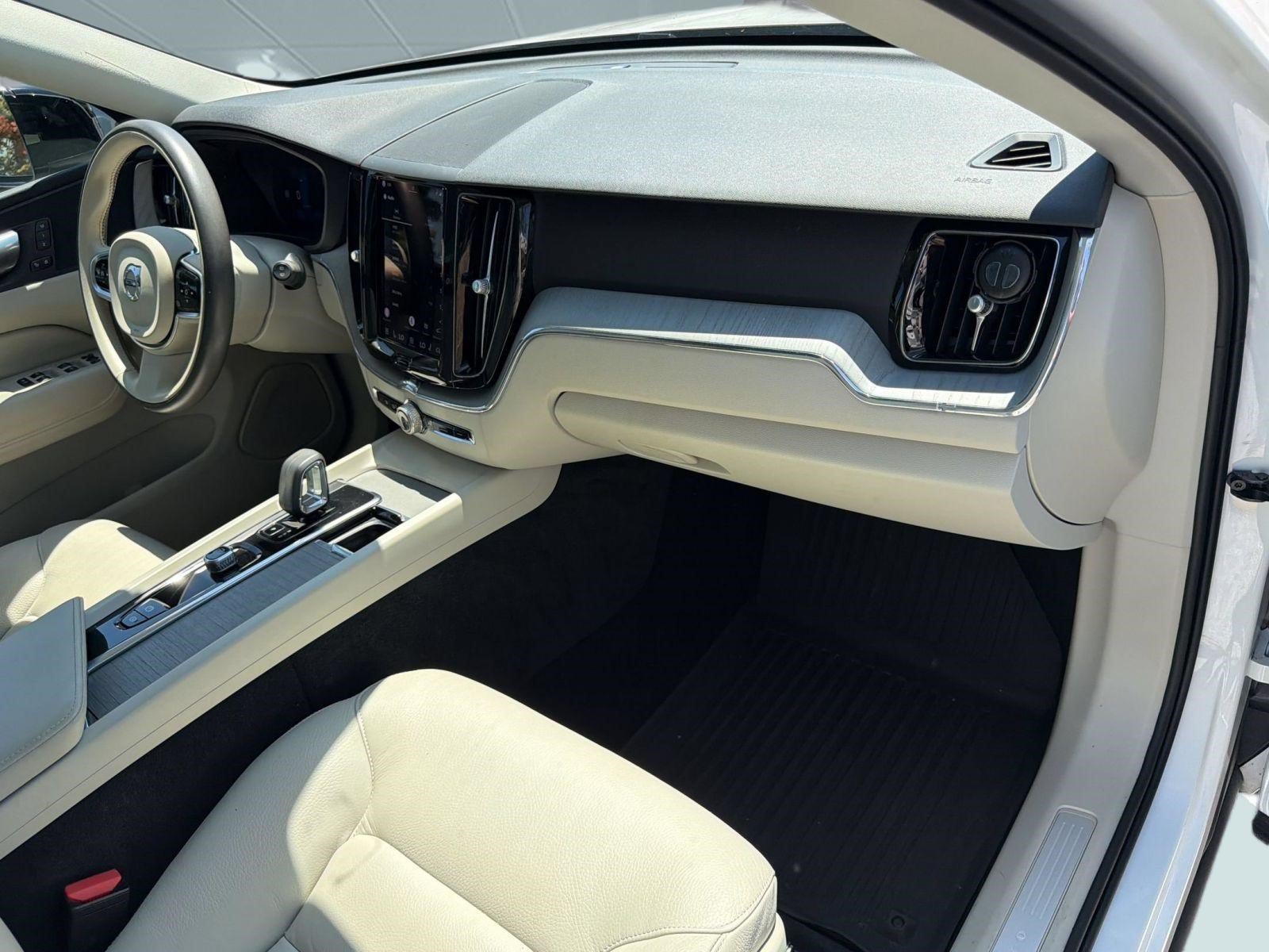 Certified 2024 Volvo XC60 B5 Plus w/ Protection Package Premier AWD/4WD image 31