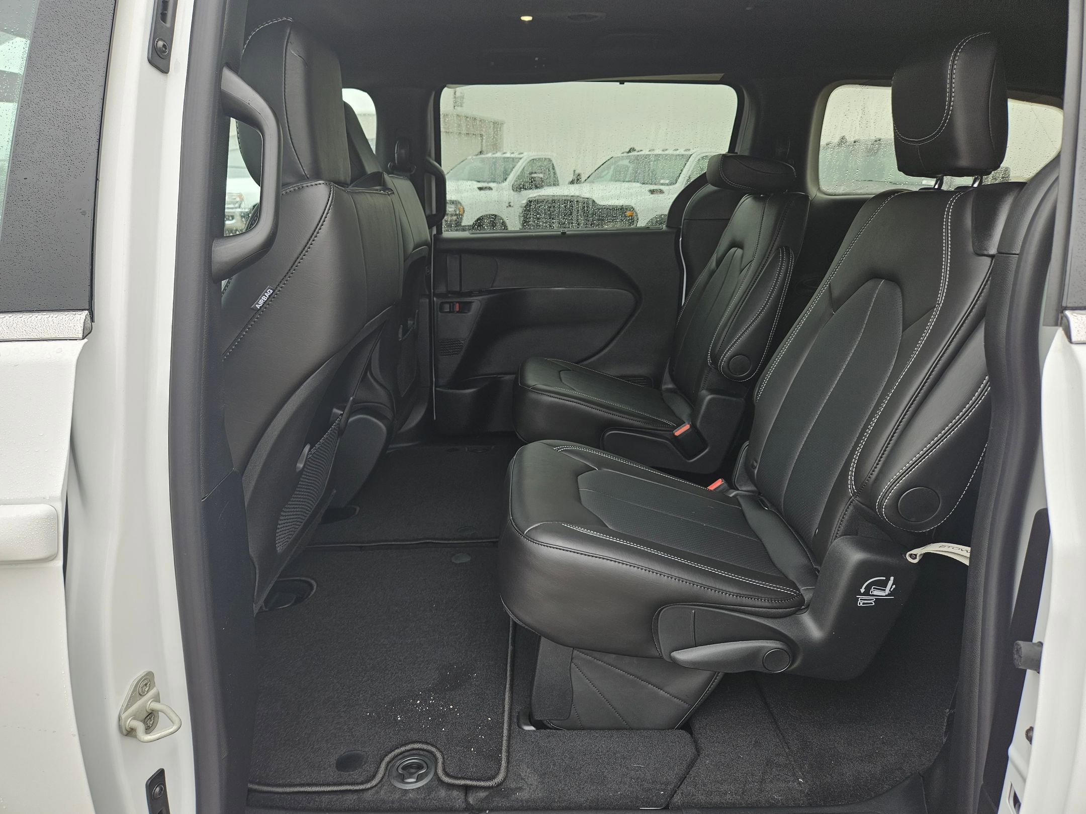 New 2026 Chrysler Voyager LX image 13