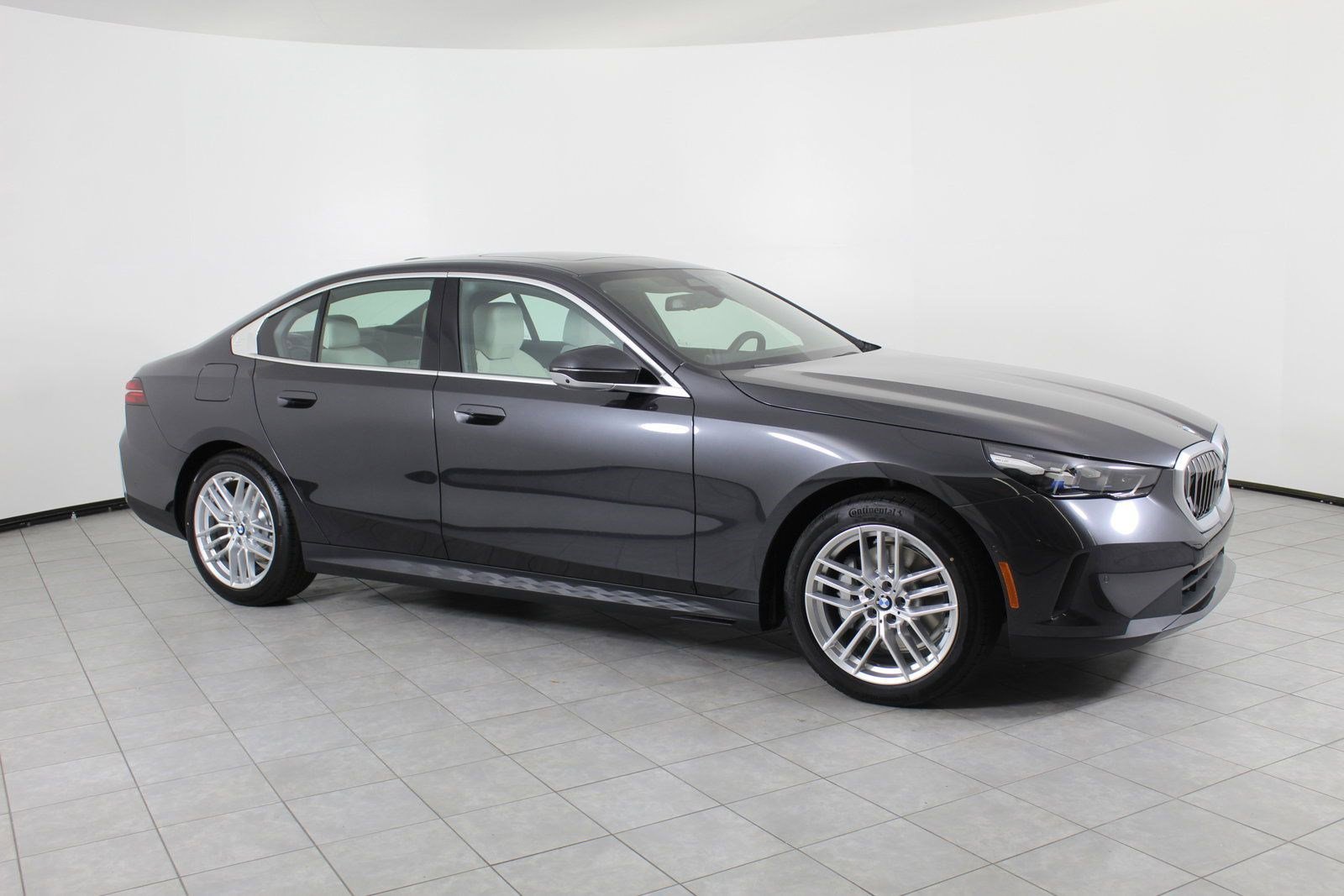 Used 2025 BMW 530i w/ Premium Package image 20