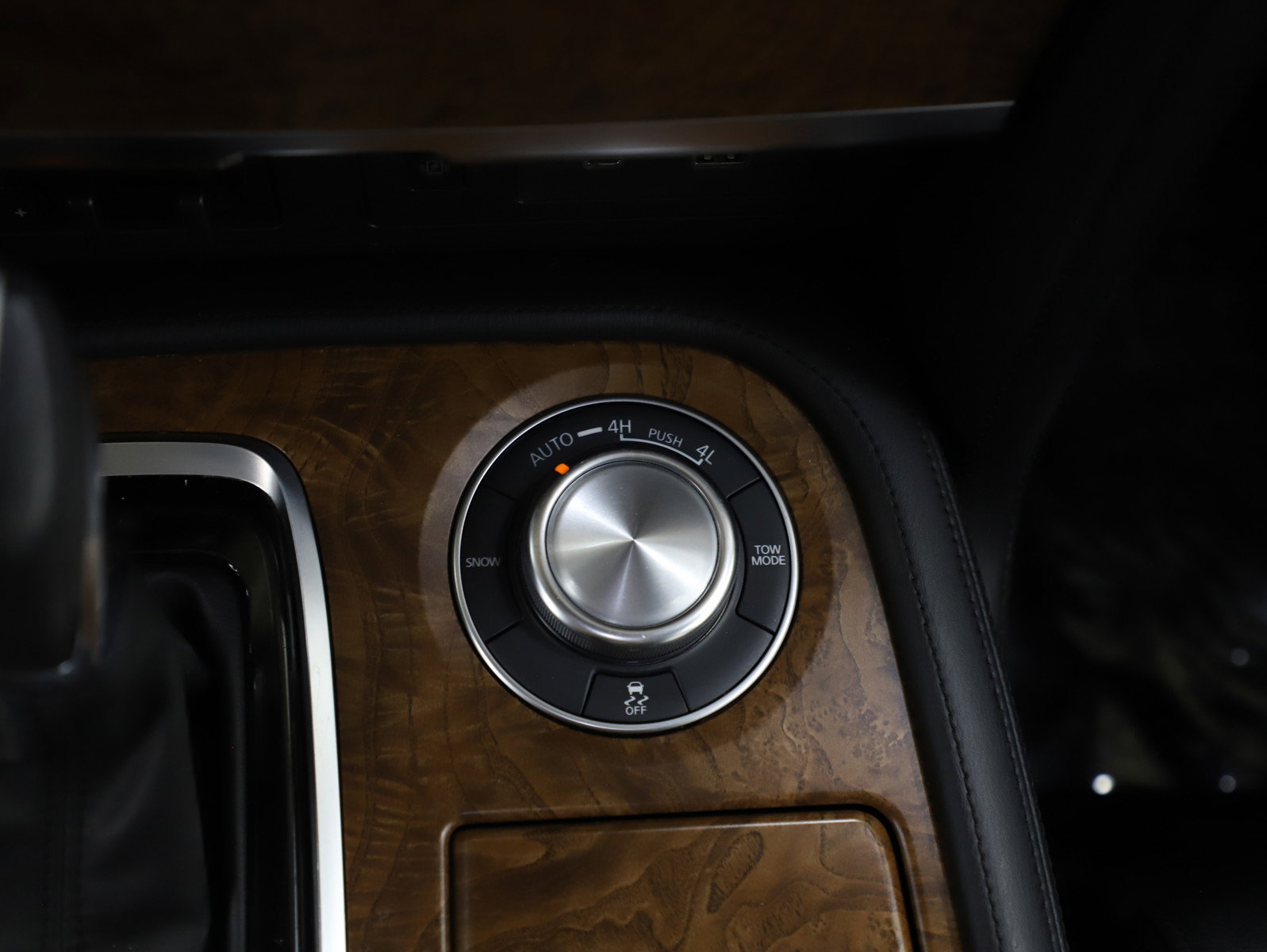 Used 2023 Nissan Armada SL w/ Captain's Chairs Package image 26