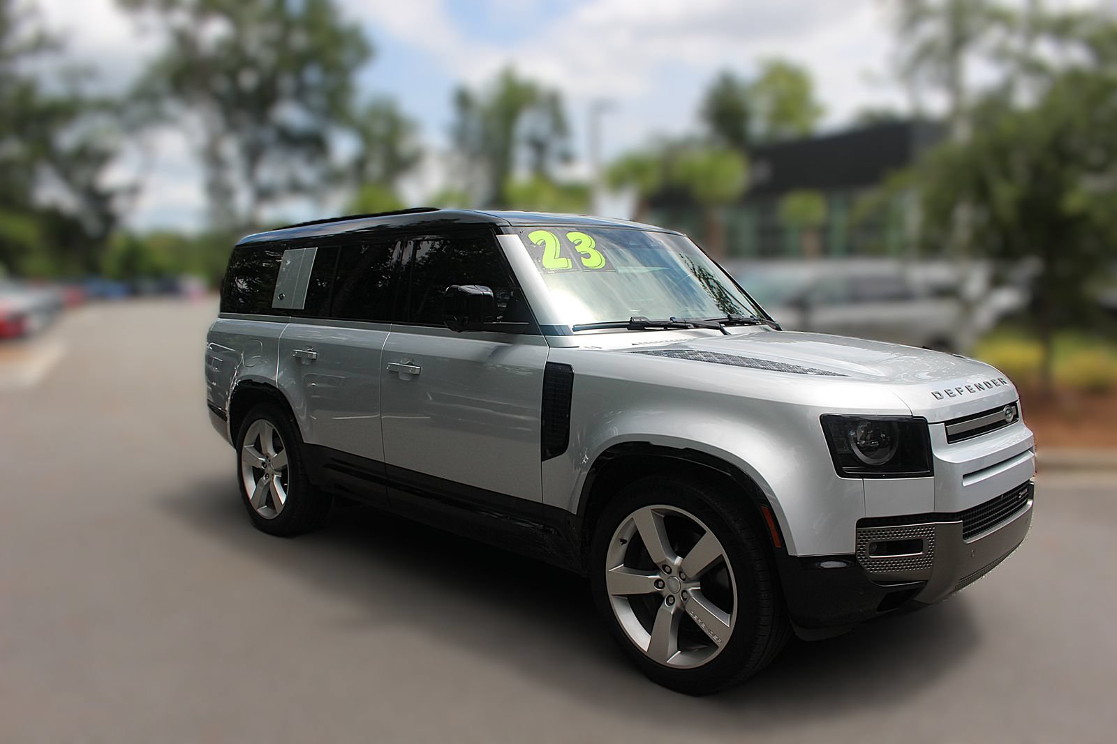 Used 2023 Land Rover Defender 130 X-Dynamic SE AWD/4WD image 17