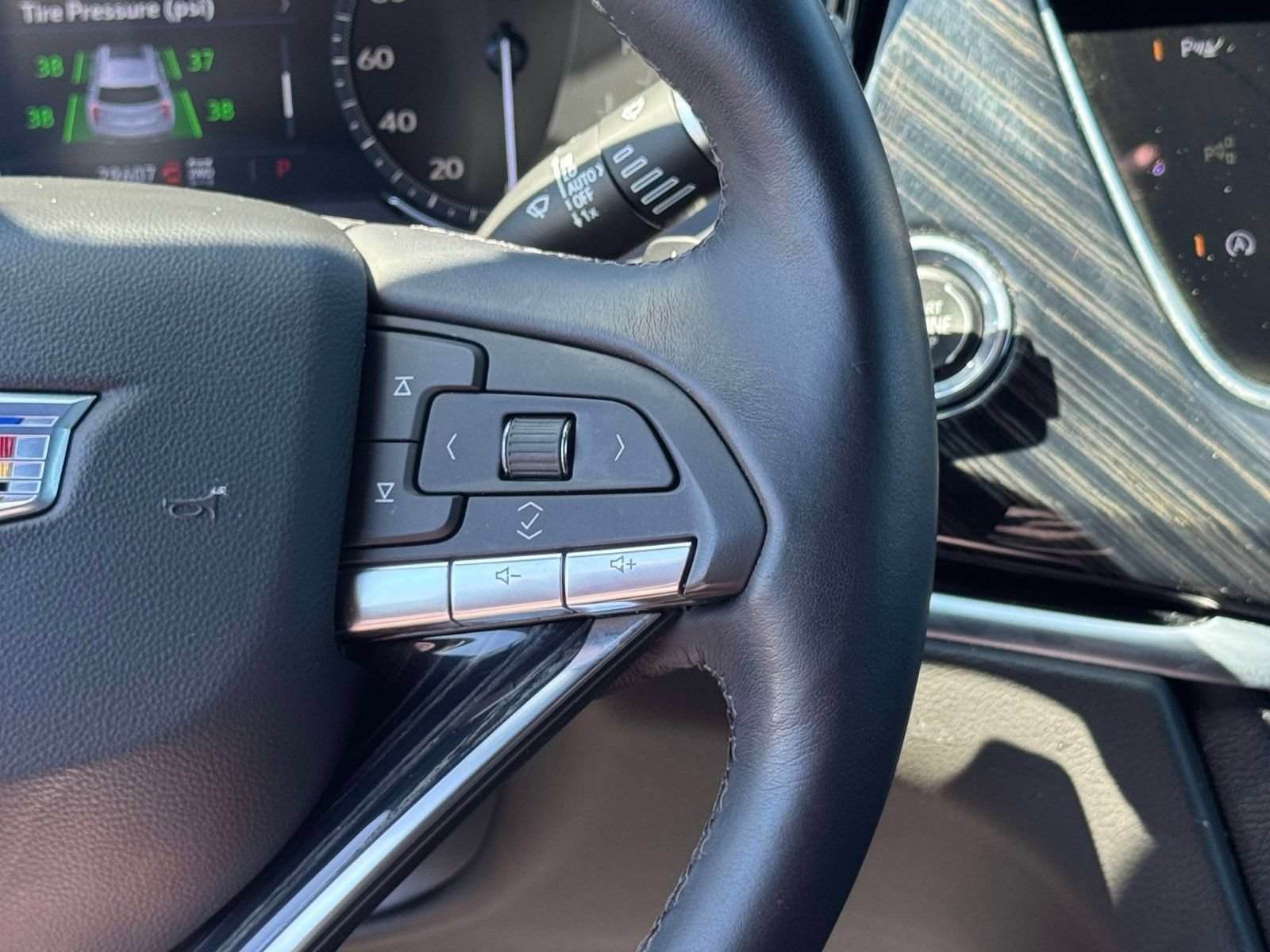 Used 2024 Cadillac XT6 Premium Luxury AWD/4WD image 9