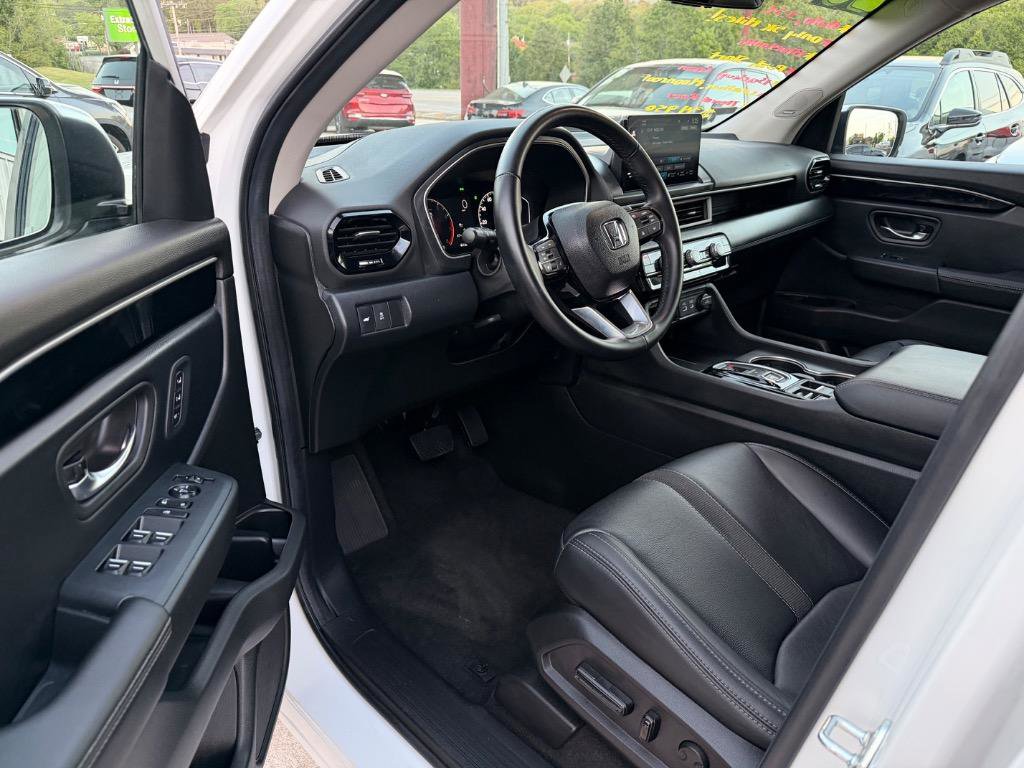Used 2025 Honda Pilot Touring image 5