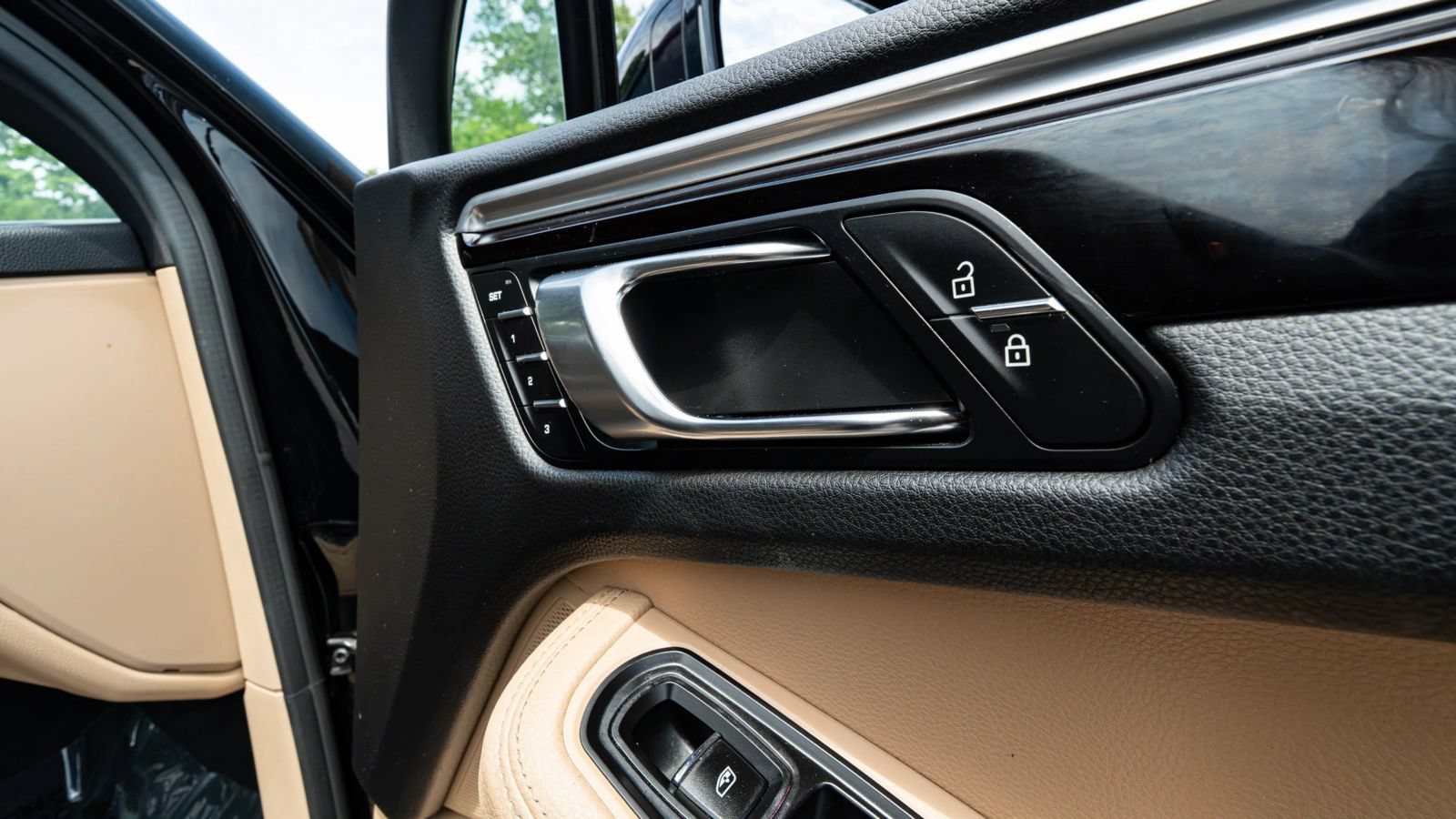 Used 2019 Porsche Macan AWD/4WD image 14
