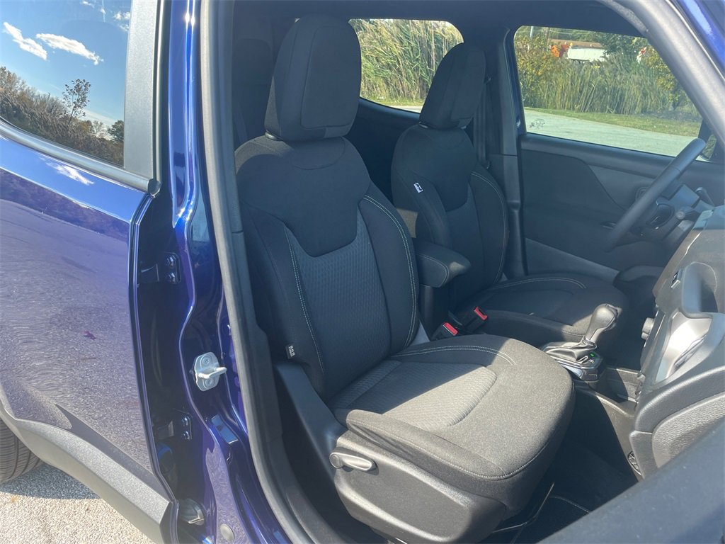 Used 2021 Jeep Renegade Latitude image 39