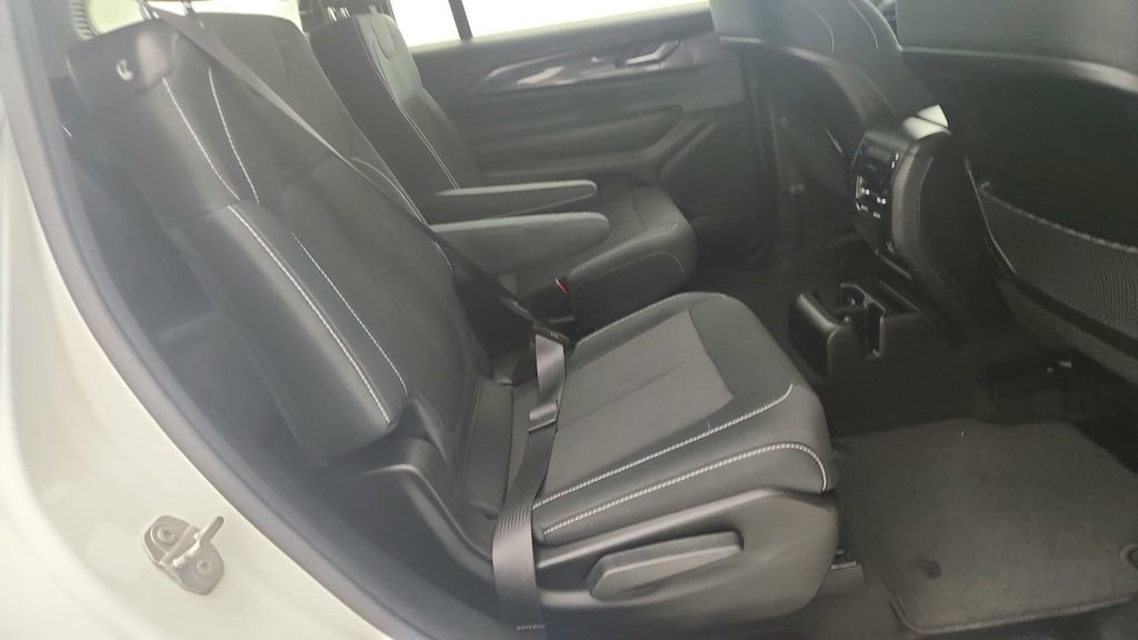 Used 2023 Jeep Grand Cherokee L Laredo AWD/4WD image 32