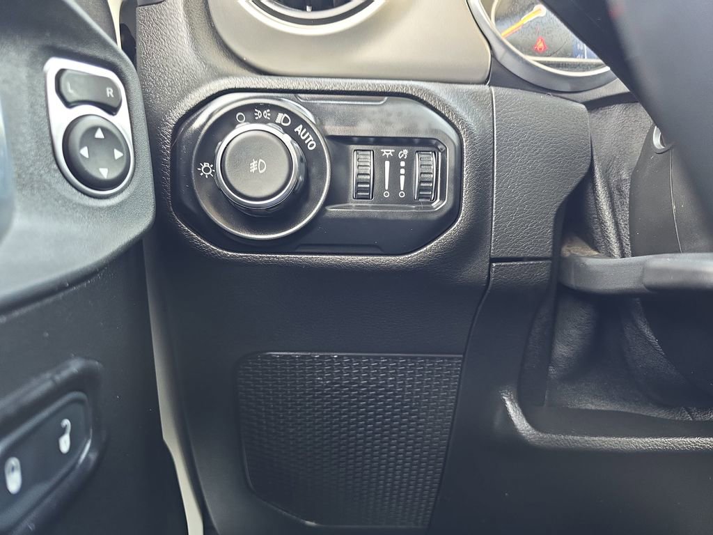 Used 2021 Jeep Wrangler Unlimited Sport AWD/4WD image 26