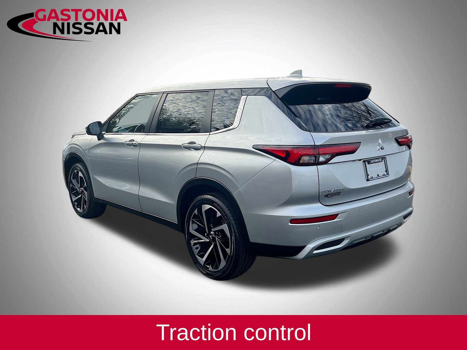 Used 2024 Mitsubishi Outlander SE image 6