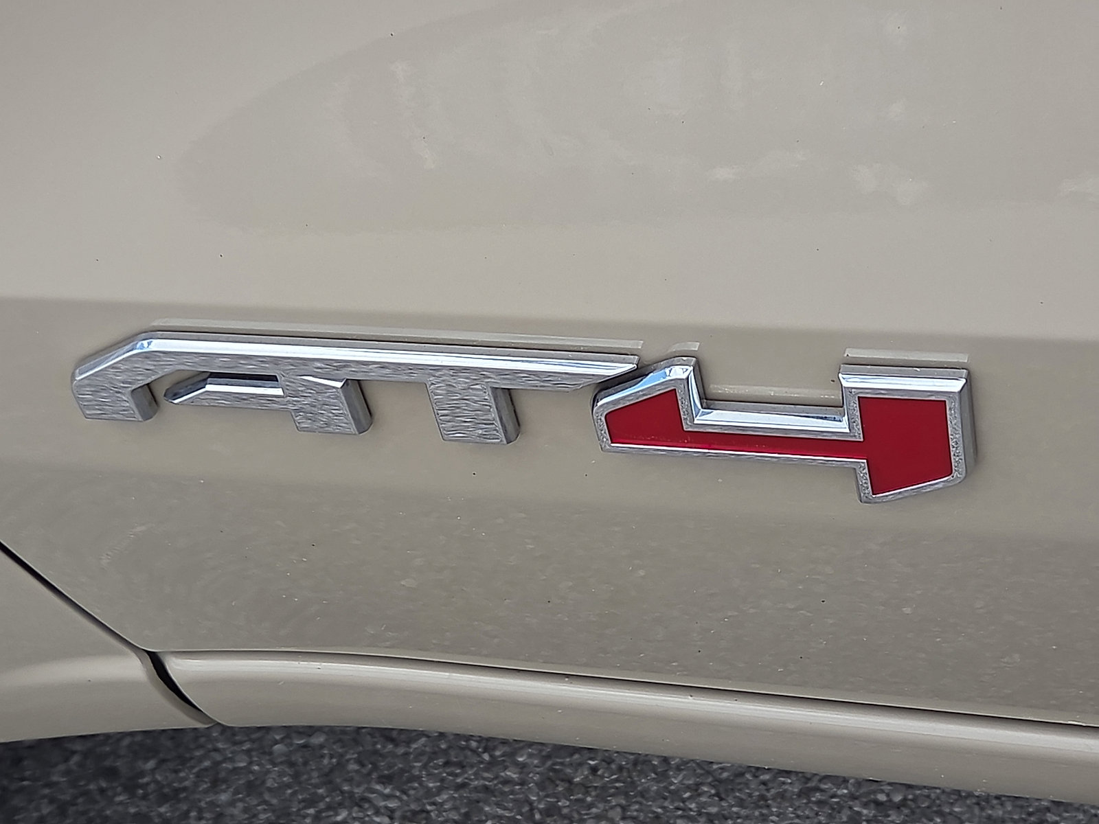 Used 2024 GMC Canyon AT4 image 8