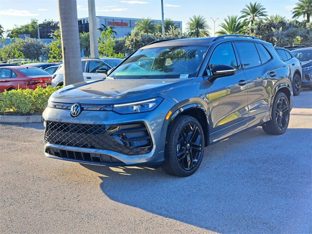 New 2026 Volkswagen Tiguan SE R-Line image 3