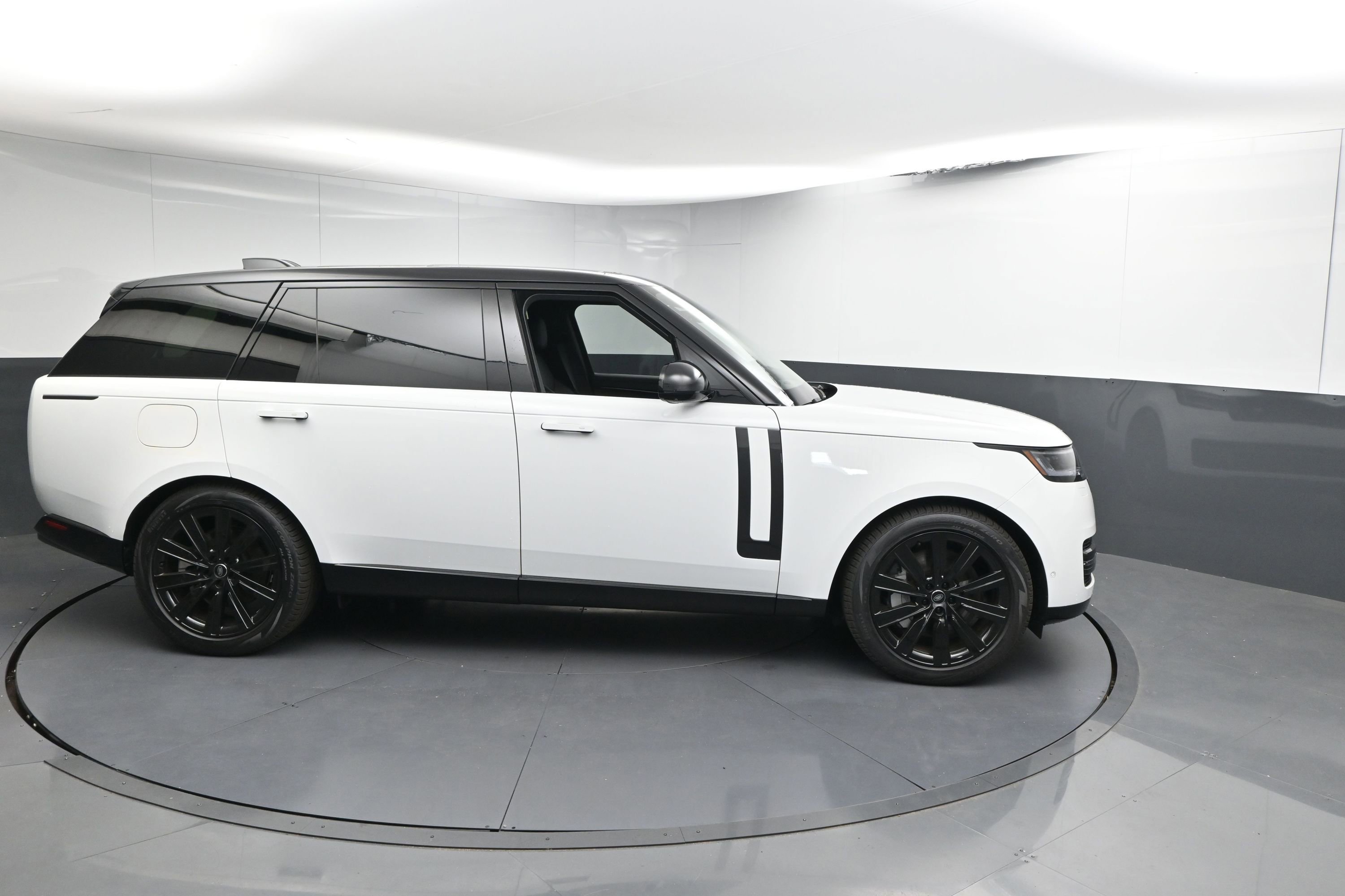 New 2025 Land Rover Range Rover Long Wheelbase SE image 23