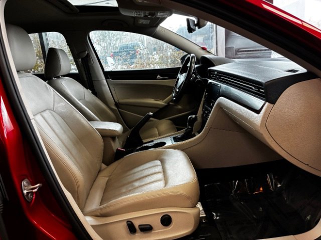 Used 2020 Volkswagen Passat 2.0T SEL image 33