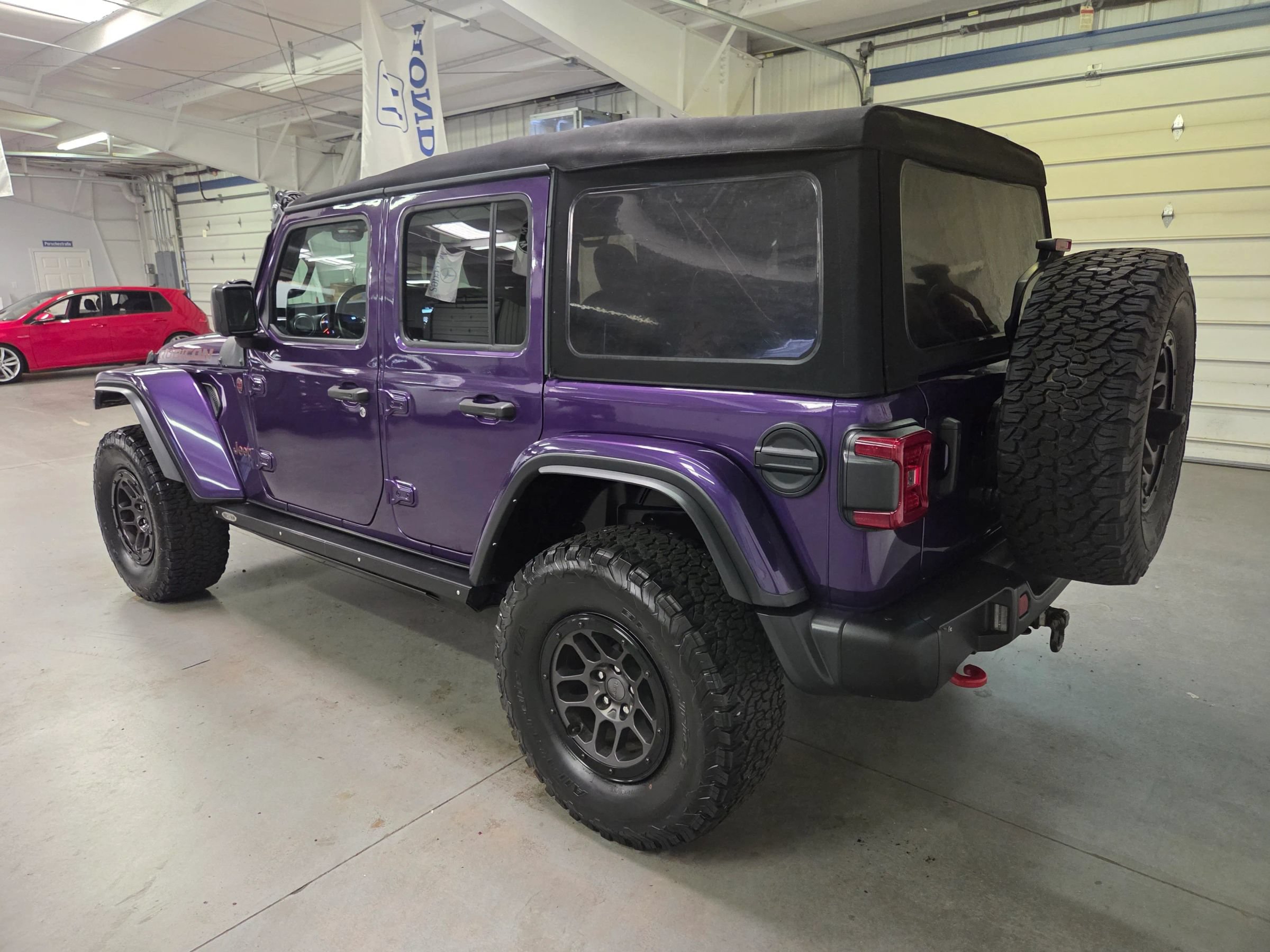 Used 2023 Jeep Wrangler Unlimited Rubicon w/ Xtreme 35 Tire Package AWD/4WD image 4