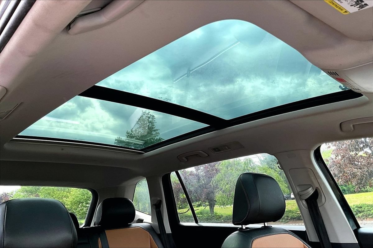 Used 2018 Volkswagen Tiguan SE w/ Panoramic Sunroof Package AWD/4WD image 33