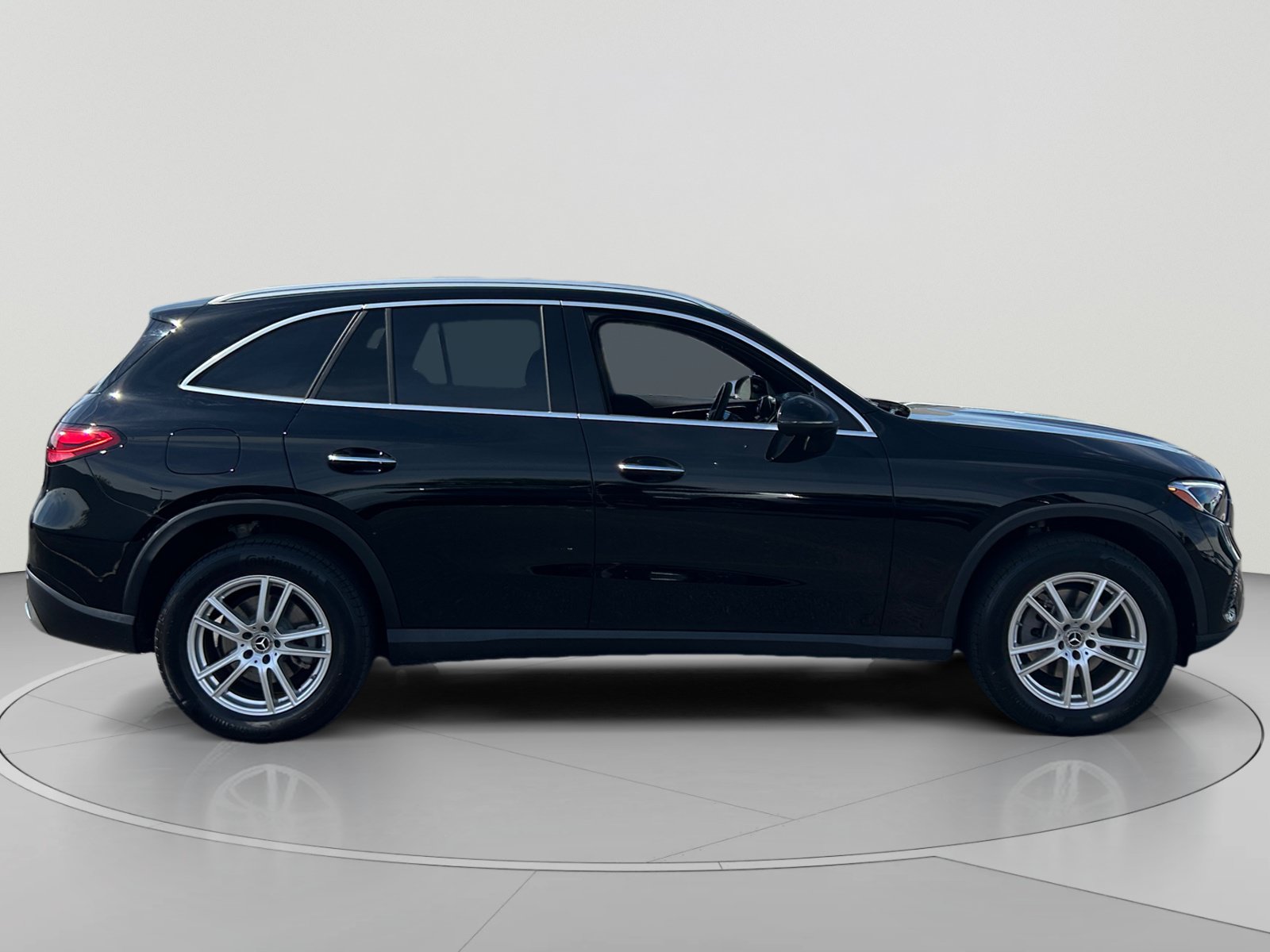 Used 2025 Mercedes-Benz GLC 300 image 6
