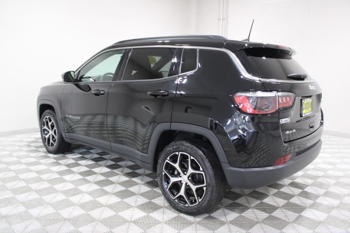 Used 2024 Jeep Compass Limited AWD/4WD image 9