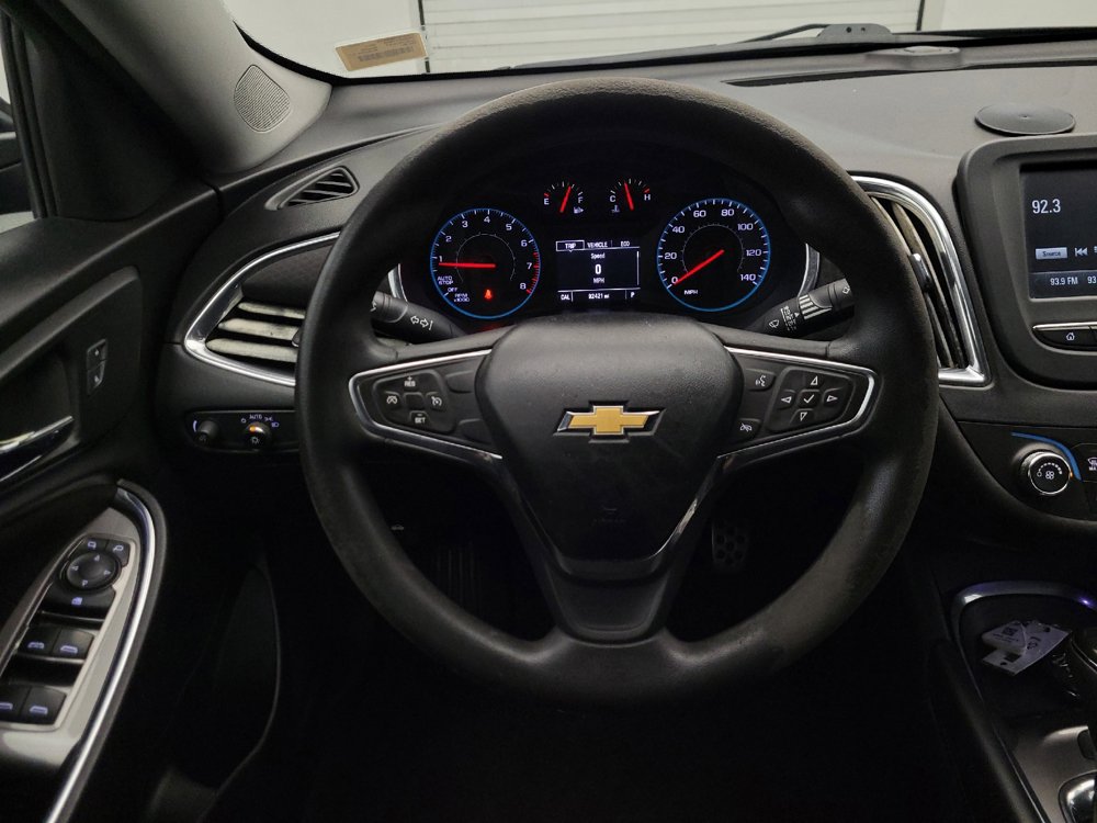 Used 2017 Chevrolet Malibu LT FWD image 22