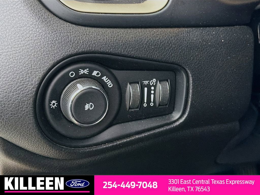 Used 2017 Jeep Renegade Latitude image 9