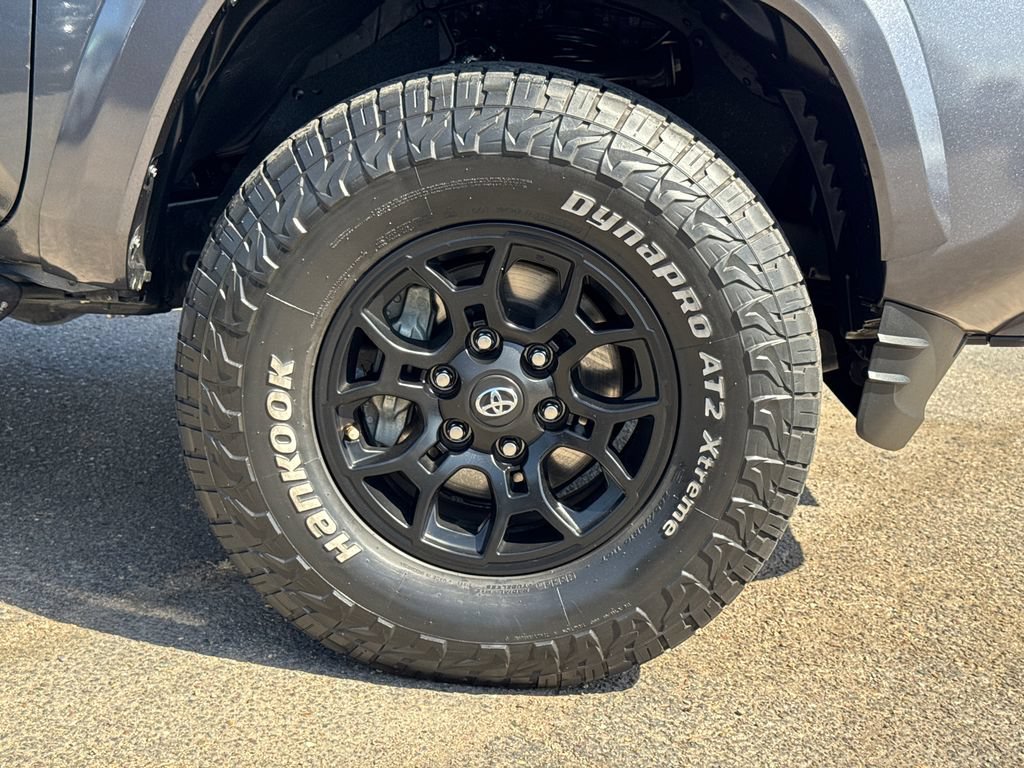 Used 2020 Toyota Tacoma SR5 RWD image 7