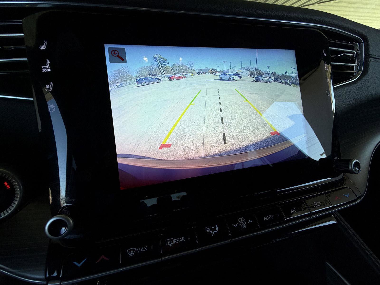 Used 2024 Jeep Wagoneer Series II w/ Flexible Seating Group image 14