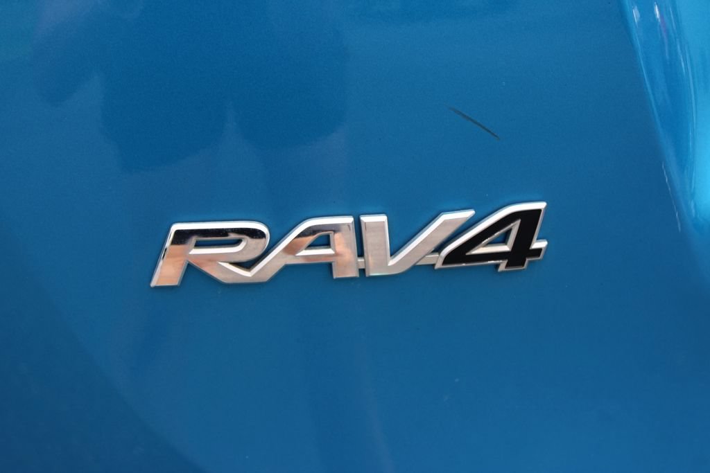 Used 2018 Toyota RAV4 XLE AWD/4WD image 17