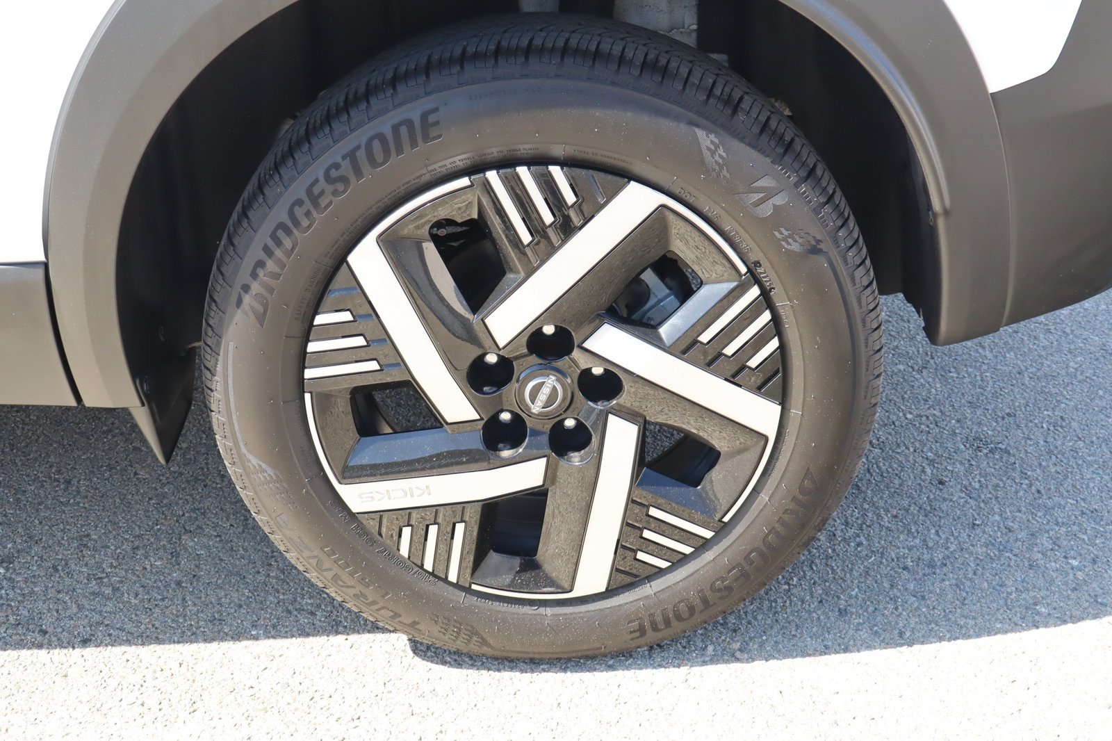 Used 2025 Nissan Kicks SV FWD image 13