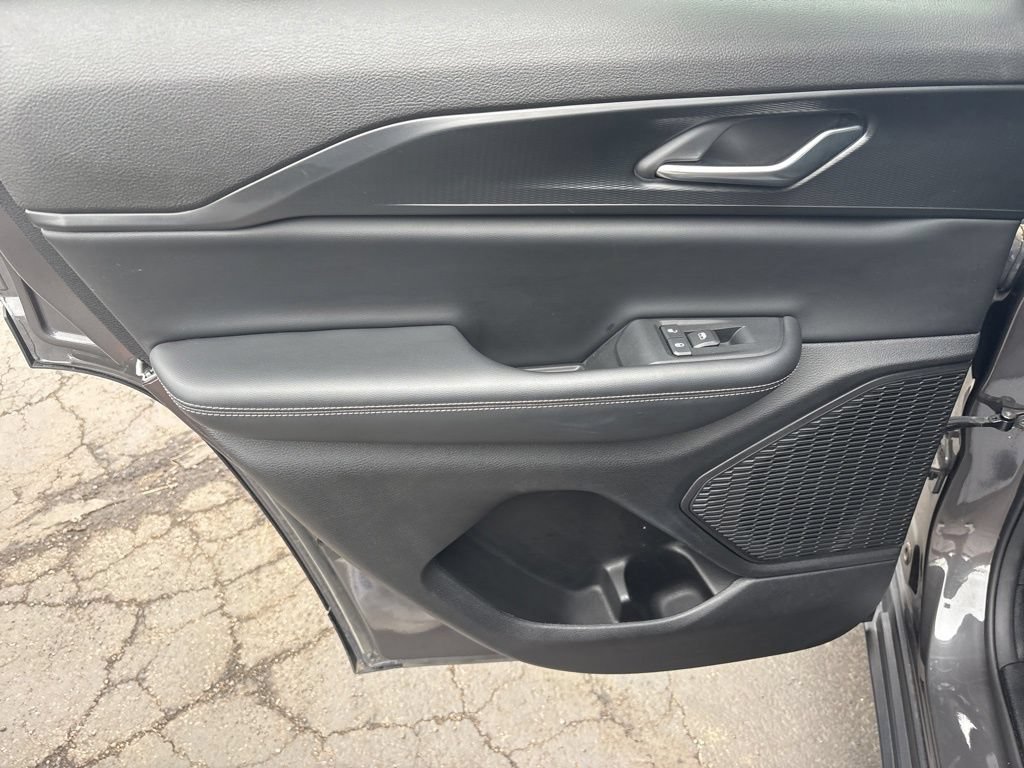 Used 2023 Jeep Grand Cherokee Laredo AWD/4WD image 29