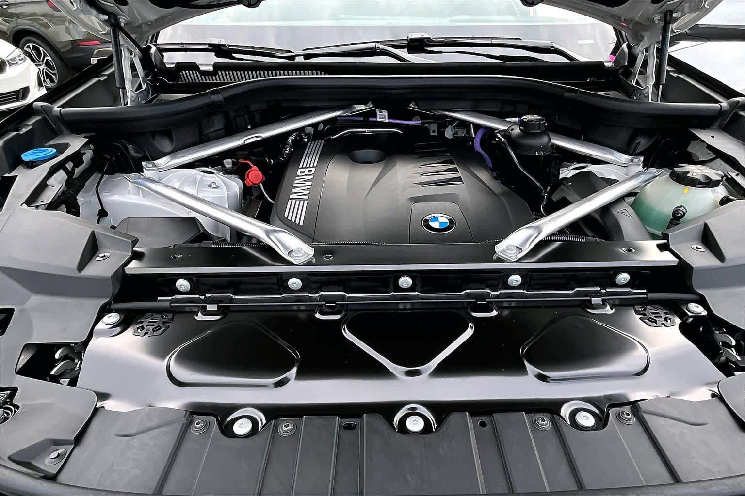 New 2026 BMW X5 xDrive40i w/ M Sport Package AWD/4WD image 16