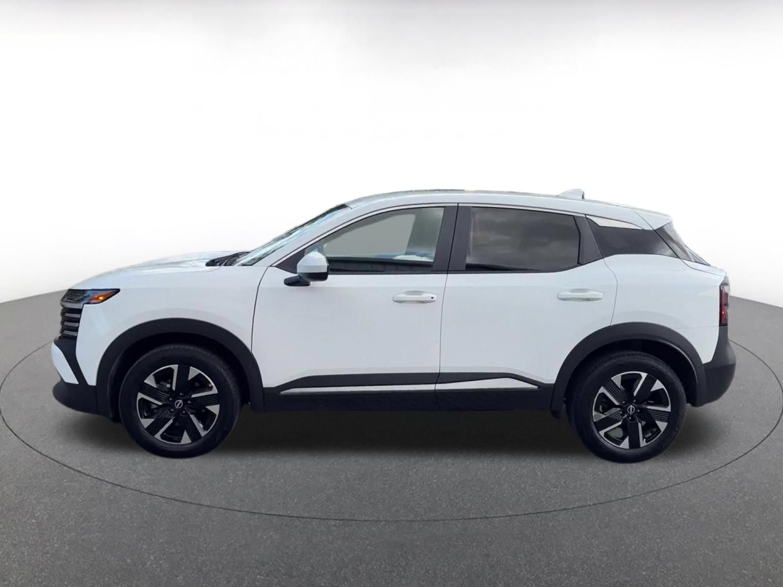Used 2025 Nissan Kicks SV AWD/4WD image 8