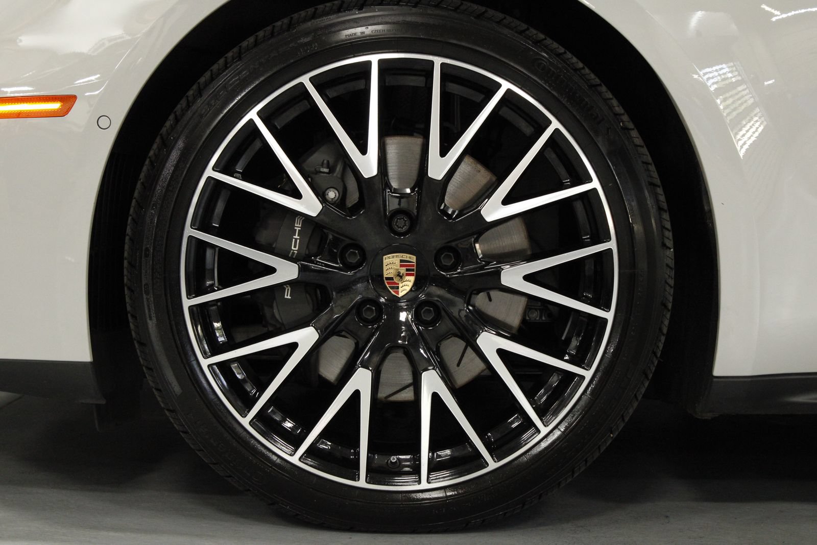 Certified 2025 Porsche Panamera 4 AWD/4WD image 9