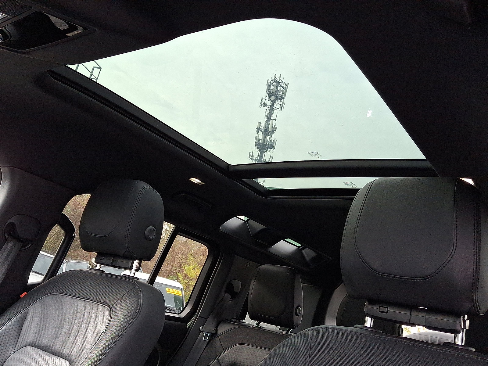 Certified 2023 Land Rover Defender 110 X-Dynamic SE image 13