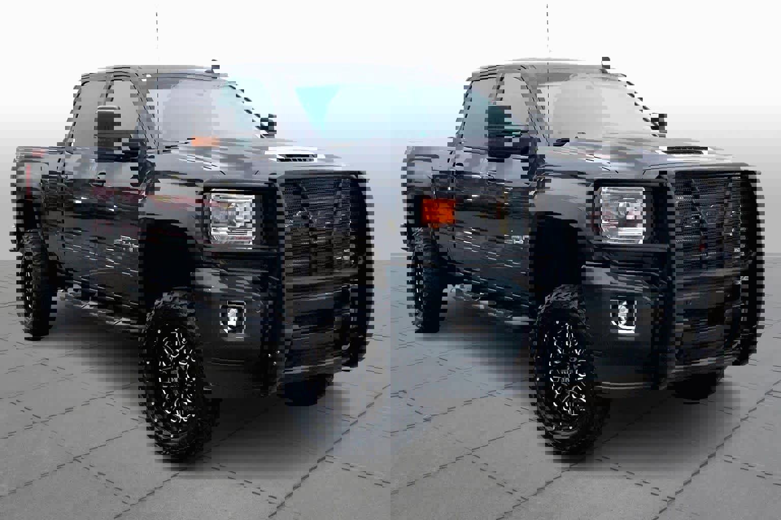 Used 2018 GMC Sierra 2500 SLT w/ Duramax Plus Package image 3