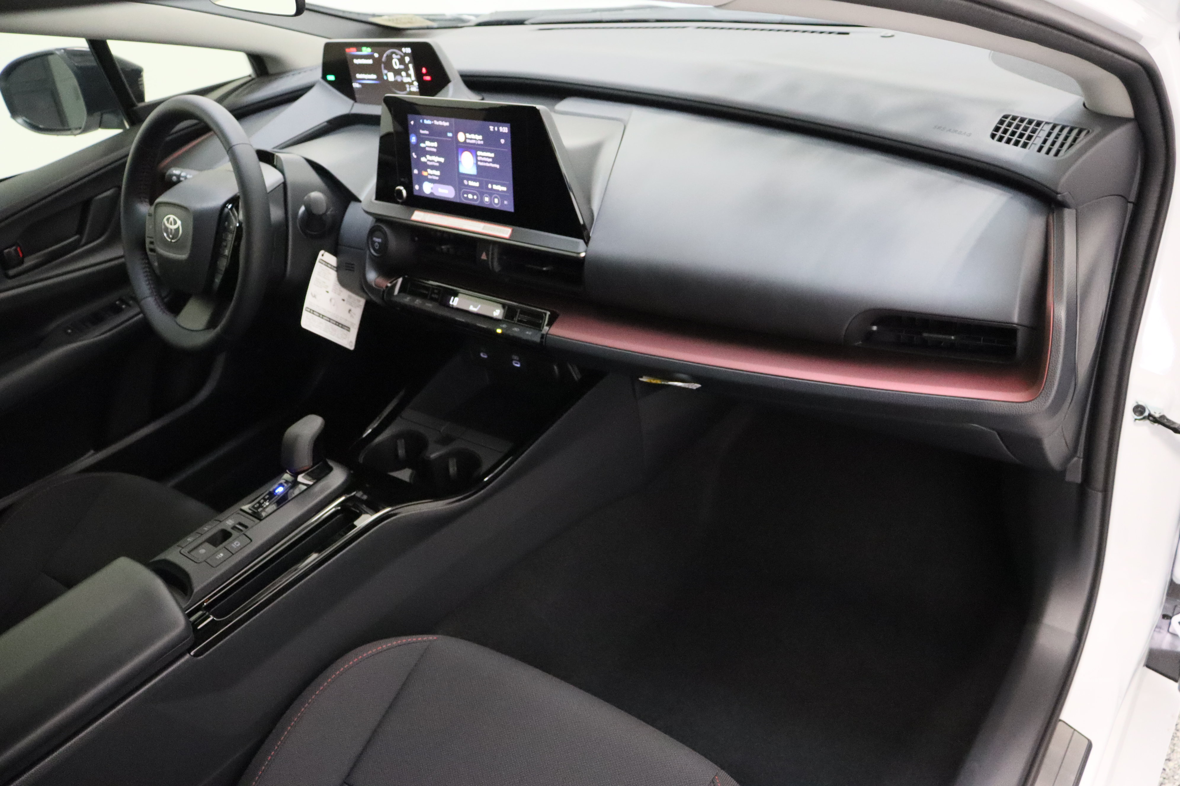 Certified 2026 Toyota Prius Plug-In Hybrid FWD image 33