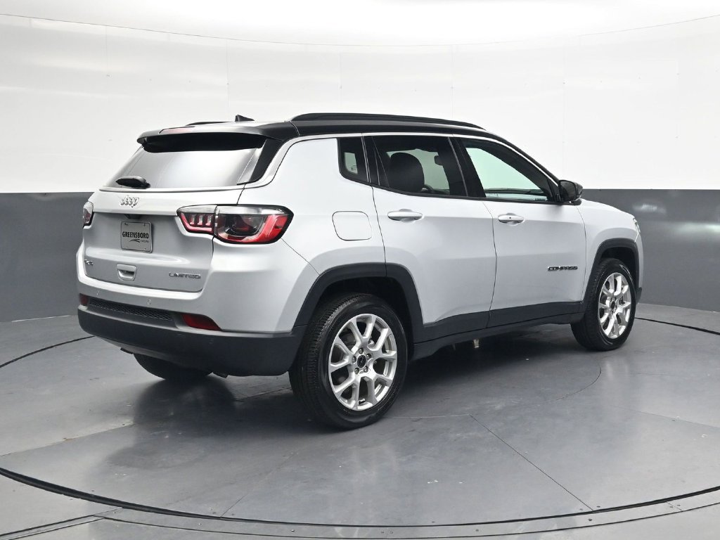 Used 2025 Jeep Compass Limited AWD/4WD image 4