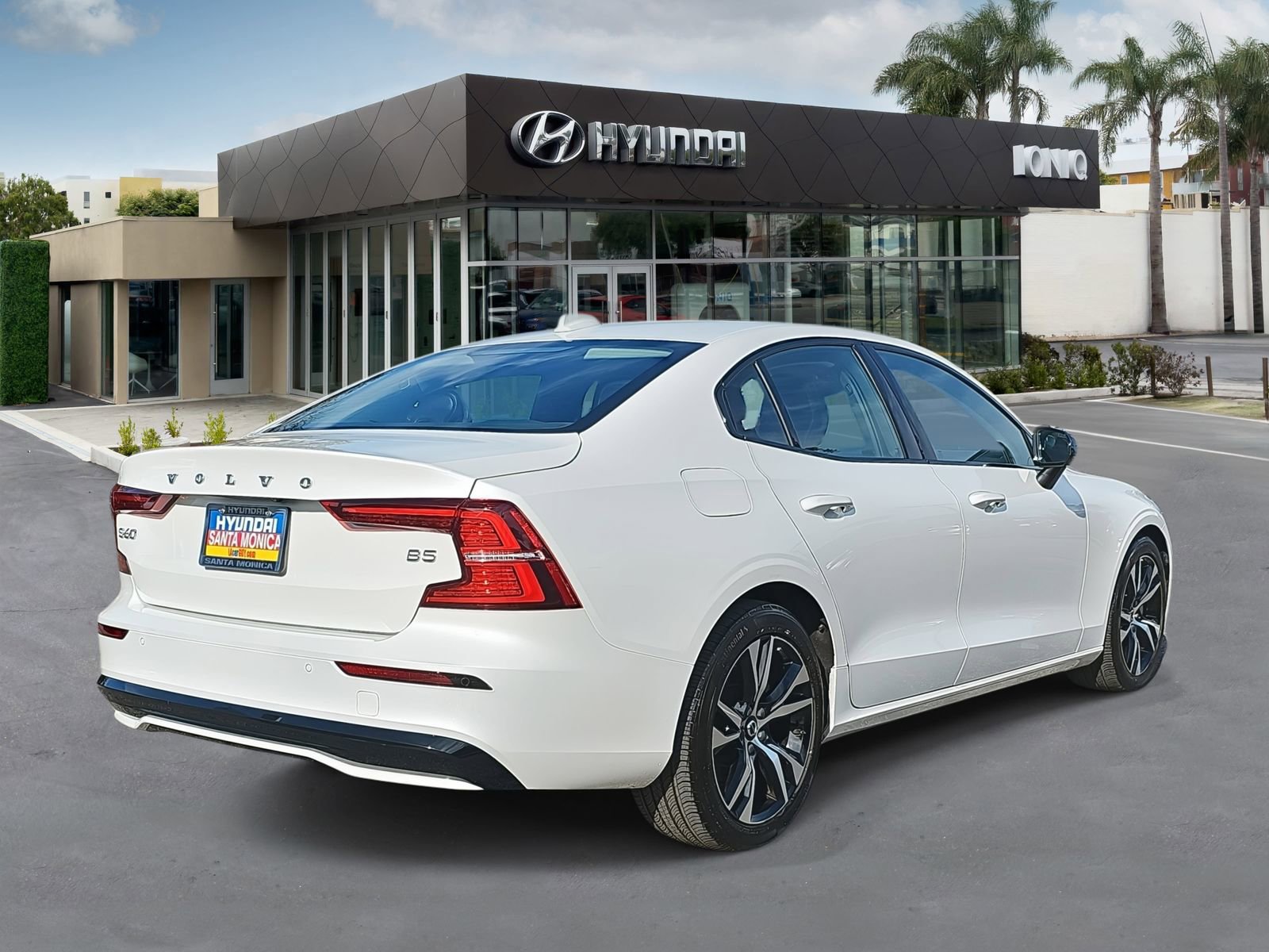 Used 2024 Volvo S60 B5 Core image 3