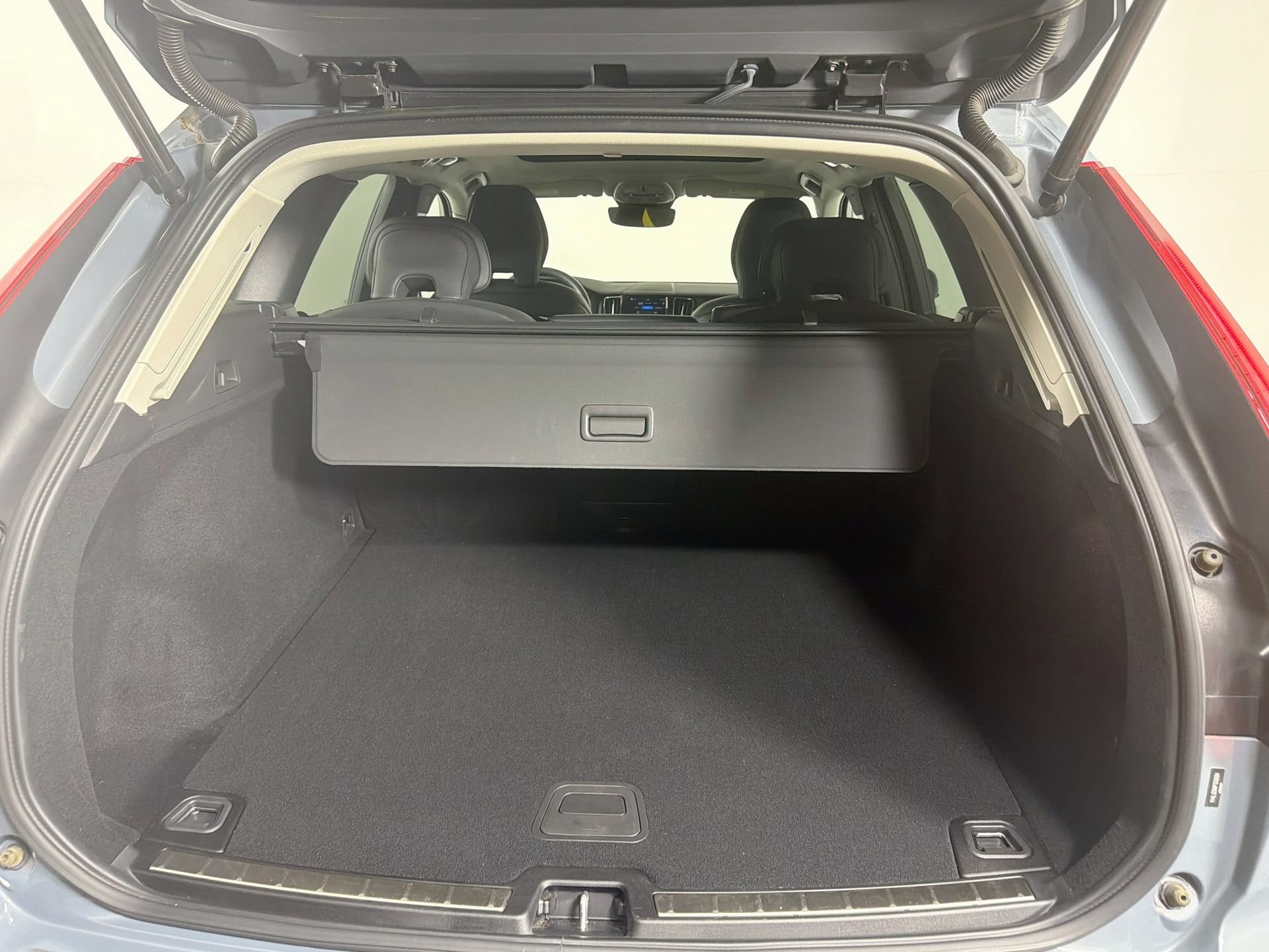 Certified 2023 Volvo XC60 B5 Plus w/ Protection Package Premier FWD image 26