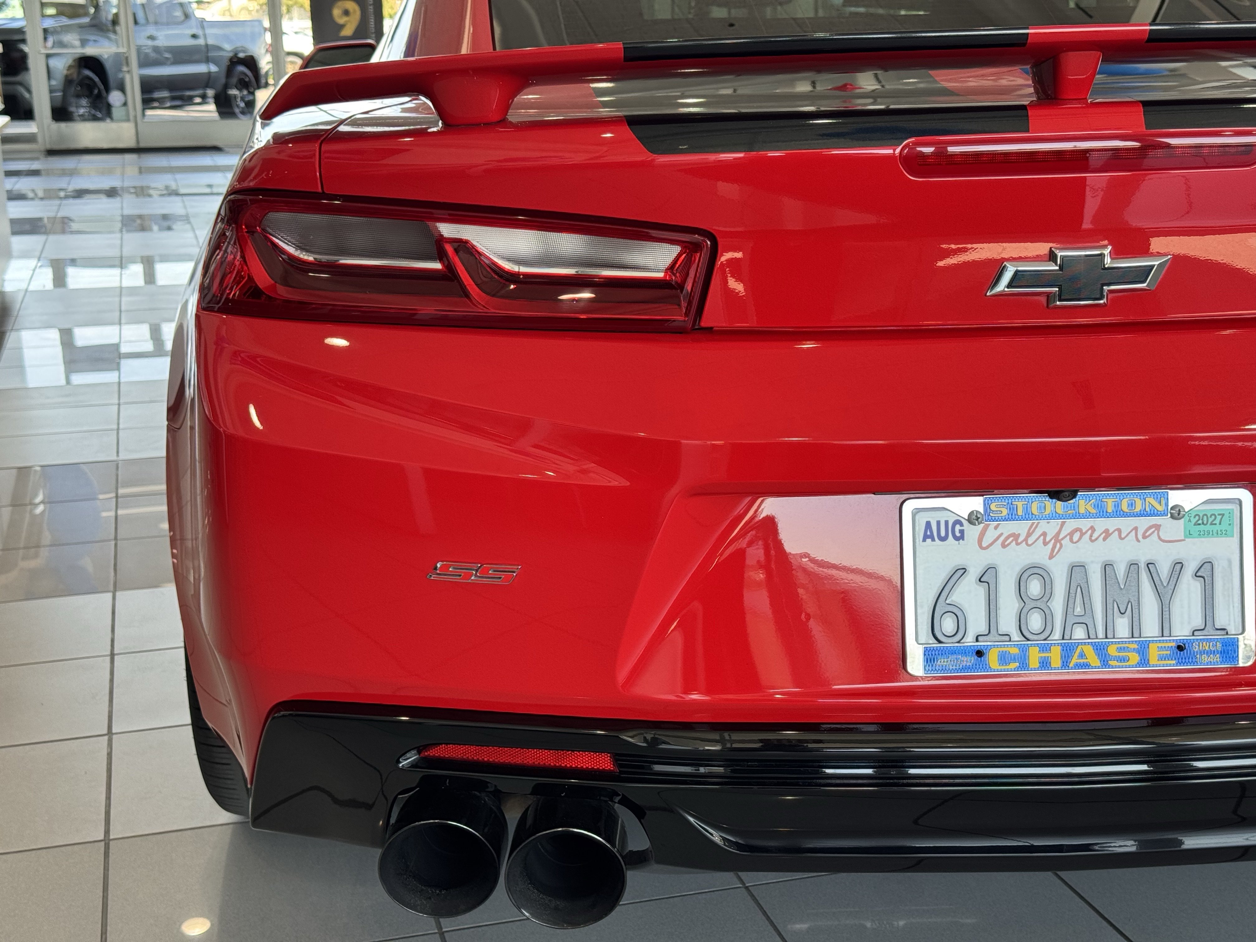 Used 2018 Chevrolet Camaro SS RWD image 8