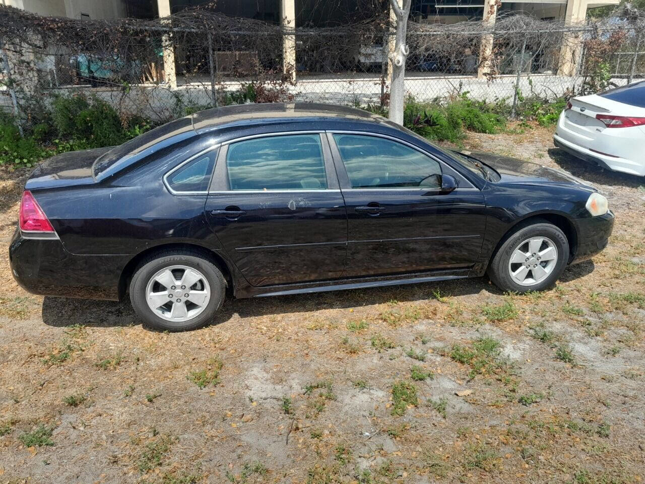 Used 2011 Chevrolet Impala LT image 2