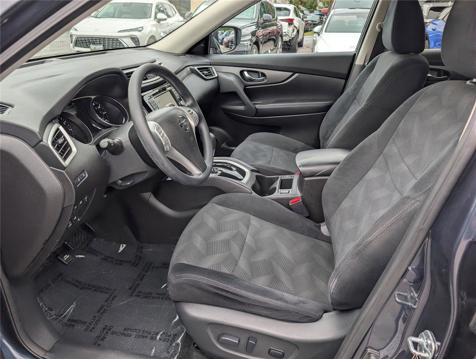 Used 2016 Nissan Rogue SV w/ SV Premium Package image 16