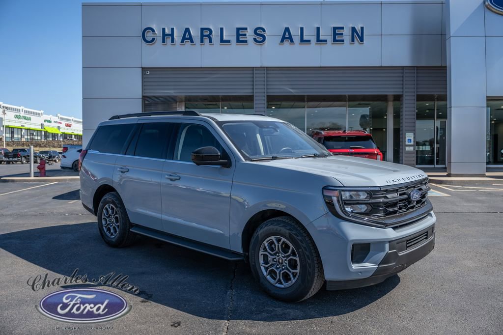 Used 2025 Ford Expedition Active image 1